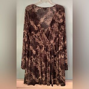 Torrid ladies snake print top size 22/24